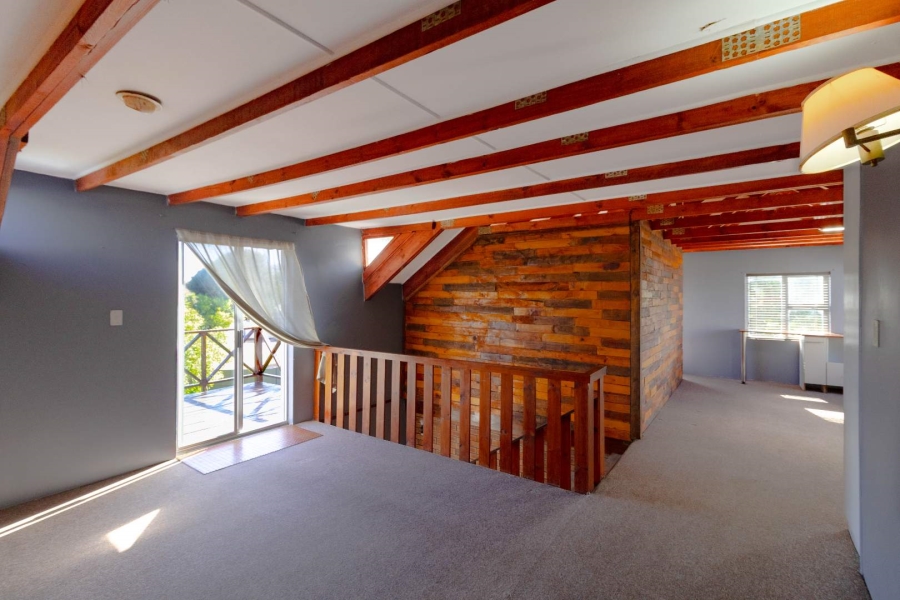 6 Bedroom Property for Sale in Sandbaai Western Cape